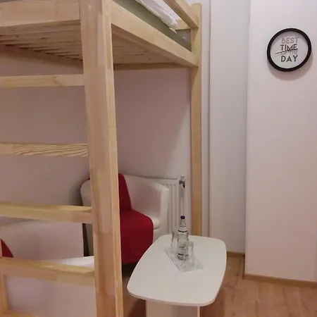 Living In The Box ברלין