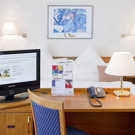 Centro West Hotel 4*