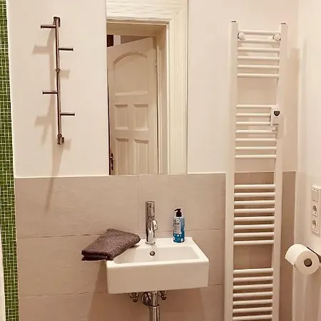 Apartment Mopsbox