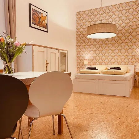 Apartment Mopsbox