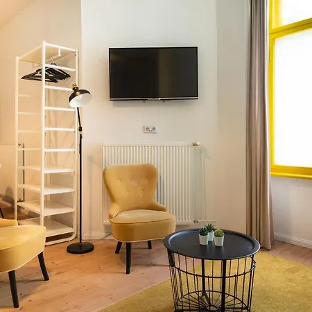 Apartment J.hr Ku'damm Style +a/c +rain-shower +u-station Berlin