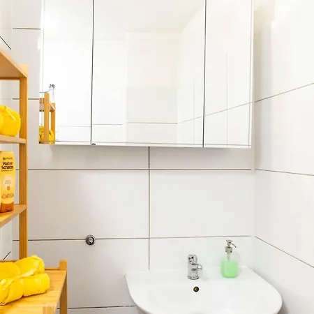 Bright 2 Bedroom In Convinient Location Berlin