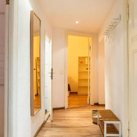 Bright 2 Bedroom In Convinient Location Apartment *