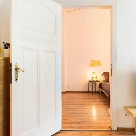 Bright 2 Bedroom In Convinient Location Berlin