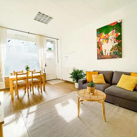 Bright 2 Bedroom In Convinient Location * Berlin