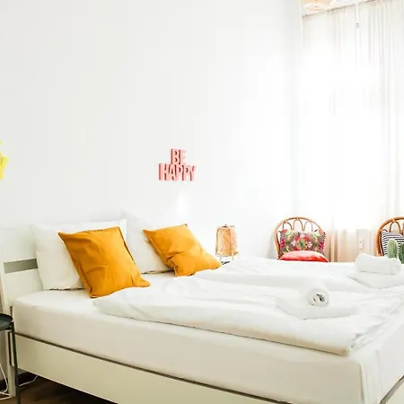 Apartment Bright 2 Bedroom In Convinient Location