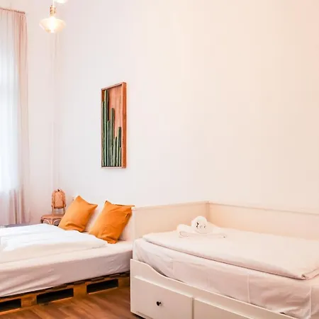 Bright 2 Bedroom In Convinient Location Berlin