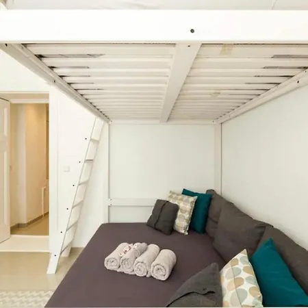 Center Apartment *