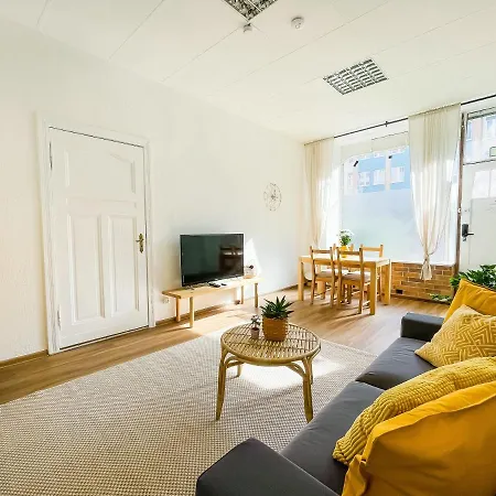Bright 2 Bedroom In Convinient Location Berlin