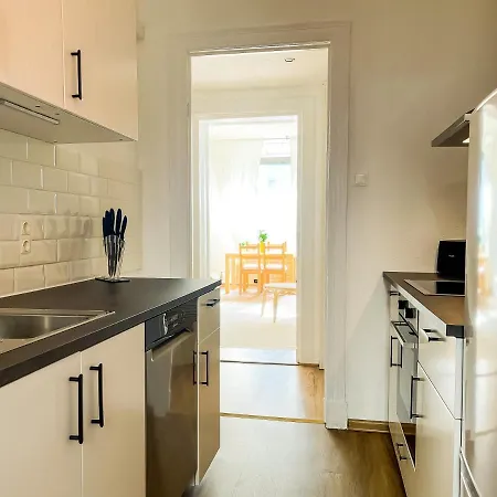 Apartment Bright 2 Bedroom In Convinient Location