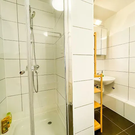 Apartment Bright 2 Bedroom In Convinient Location