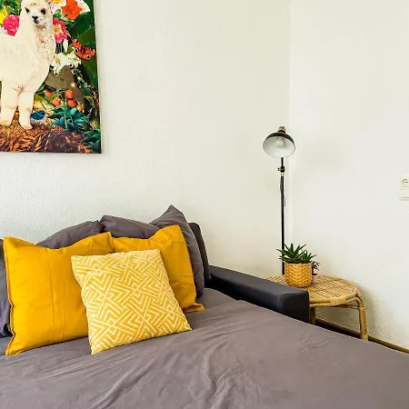 Bright 2 Bedroom In Convinient Location *