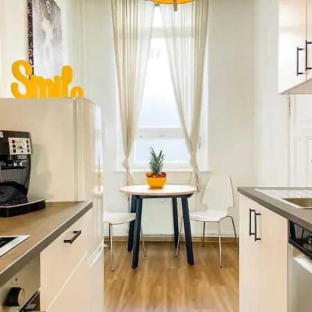 Apartment Bright 2 Bedroom In Convinient Location Berlin
