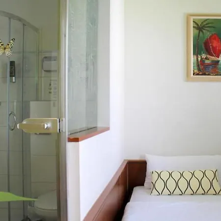 Hotel Five Floors 2*