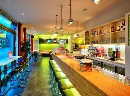 Meininger Alexanderplatz Hotell 3*
