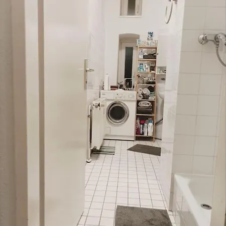 Private Bedroom In Friedrichshain *