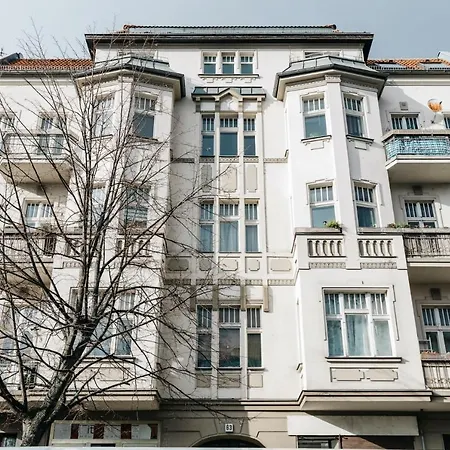 Apartment Bright 2 Bedroom In Convinient Location *