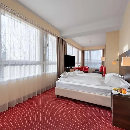 Hotel Premier Sued