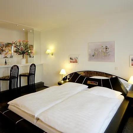 Berliner Baer Szálloda 3*