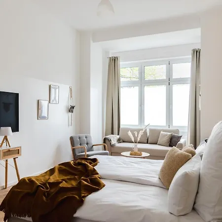 165m2 Downtown Family 5br, 3bath, Kids Room, 11min Alexanderplatz * Berlin
