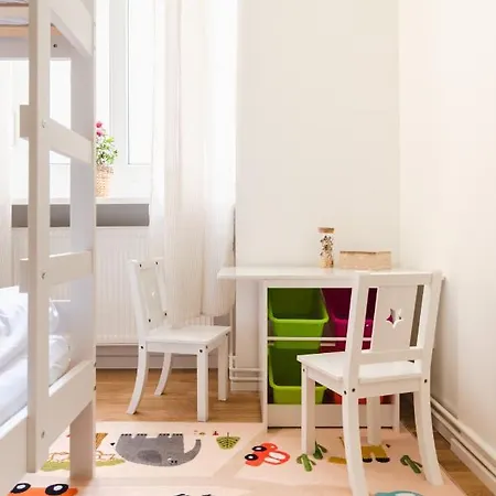 Apartment 165m2 Downtown Family 5br, 3bath, Kids Room, 11min Alexanderplatz *