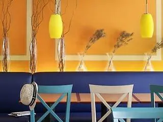 City-west Hotell 2*