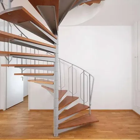 Penthouse + 2 Balconies & Terrace Apartment *