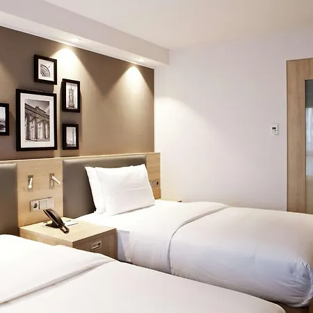 Hampton By Hilton East Side Gallery Hotel 3*