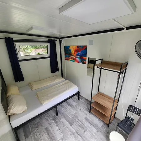Easy Hotel *