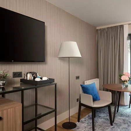 Nh Kurfuerstendamm Hotel 4*