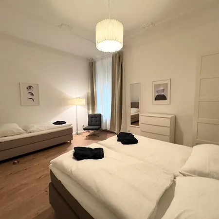 Be In At Charlottenburg Castle * ברלין