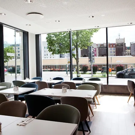 Hotel East Side By Ihg 4*