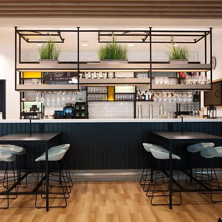 Hotel East Side By Ihg 4*