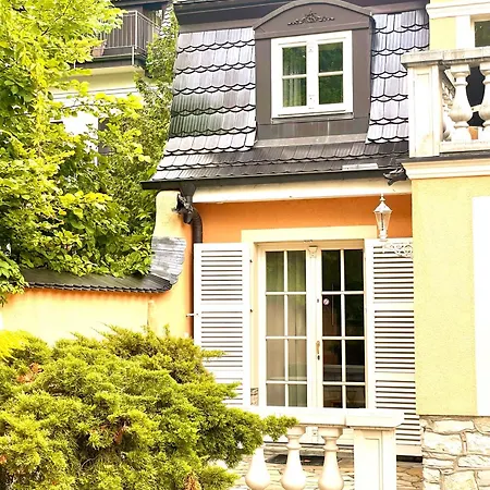 Lodge Yacht- , Und Reisemobilhafen Historisches Fährhaus Wendenschloss