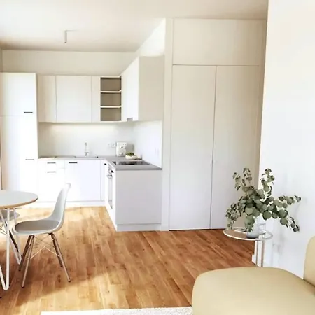 I Spacious 20sqm In Berlin-lichtenberg Apartment *