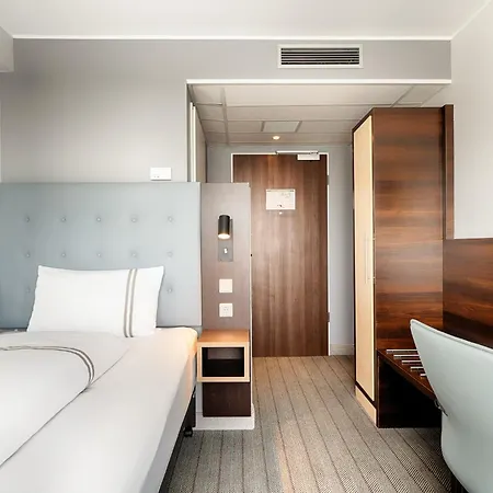 Hotel Premier Sued
