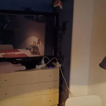 Sharing Bedroom With Host Near Alexanderplatz 旅馆
