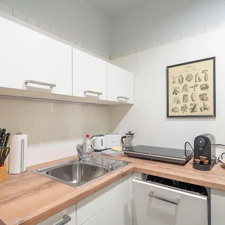 Homely - Central, Spacious, Rosenthaler Platz I Cafe Apartment Berlin