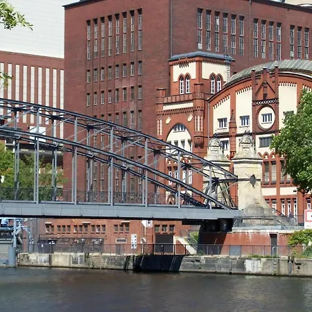 Stylische Mit Suedbalkon In Messenaehe * Berlin