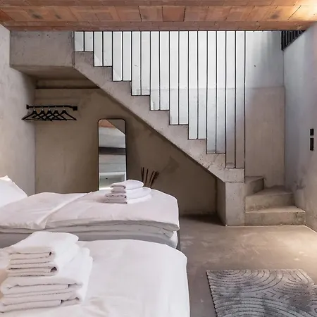 Coolest In Berlin, Easy Check-in, Close To Center, Black & White Maisonette #6 Apartment Berlin