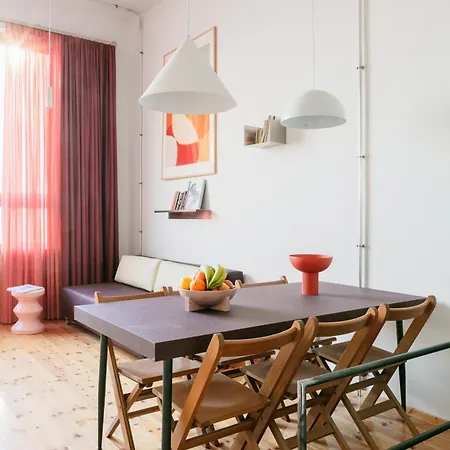Flattering Aparthotel *