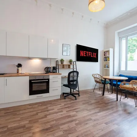 Modern, Flat With Workspace アパート *