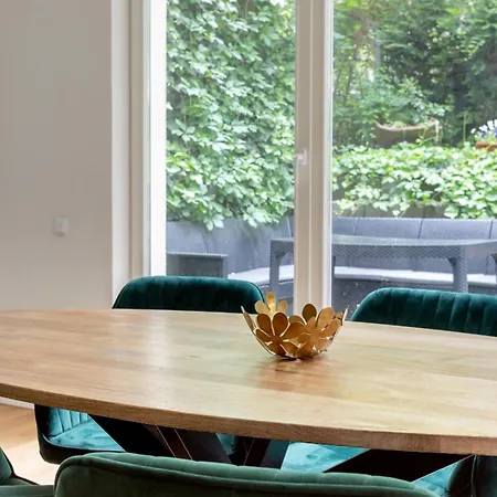 Global Living - Design I I Beamer I Kitchen I Terrace I Διαμέρισμα Βερολίνο