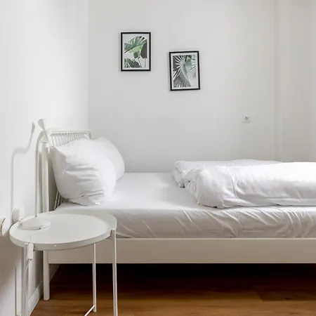 Global Living - Design I I Beamer I Kitchen I Terrace I Διαμέρισμα