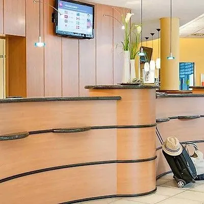 City-west Hotell 2*