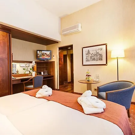 Living Mitte Hotel 4*
