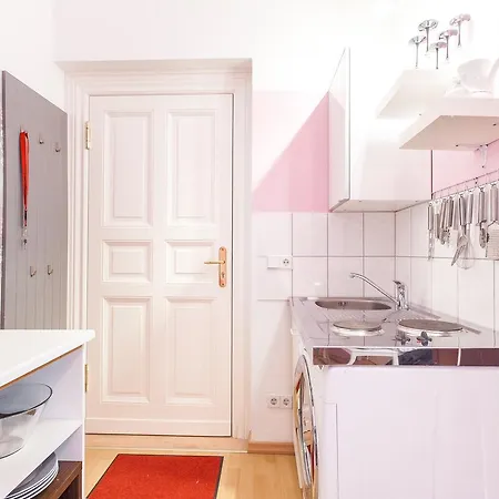 Susses 1-zimmer-apartment In Kollwitzplatz-nahe Berlin