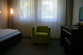 Schmoeckwitz Hotel Berlin