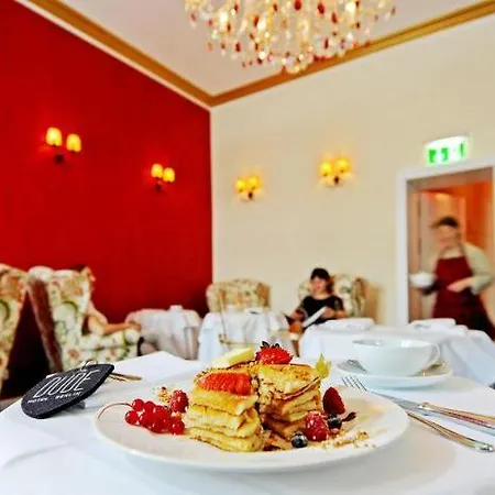Bob W Mitte 4* Berlin