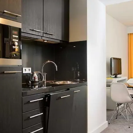 Aparthotel Adina Mitte